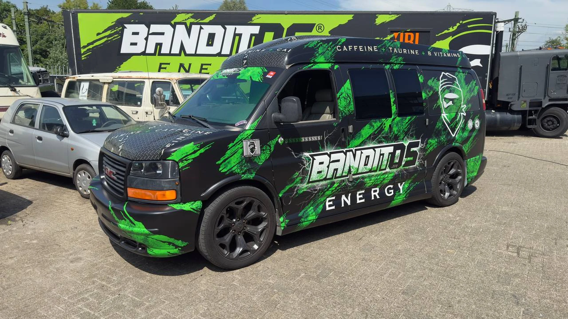 GMC Savana custom livery voor Banditos Energy — Frank Ricci Design × Wrap My Ride