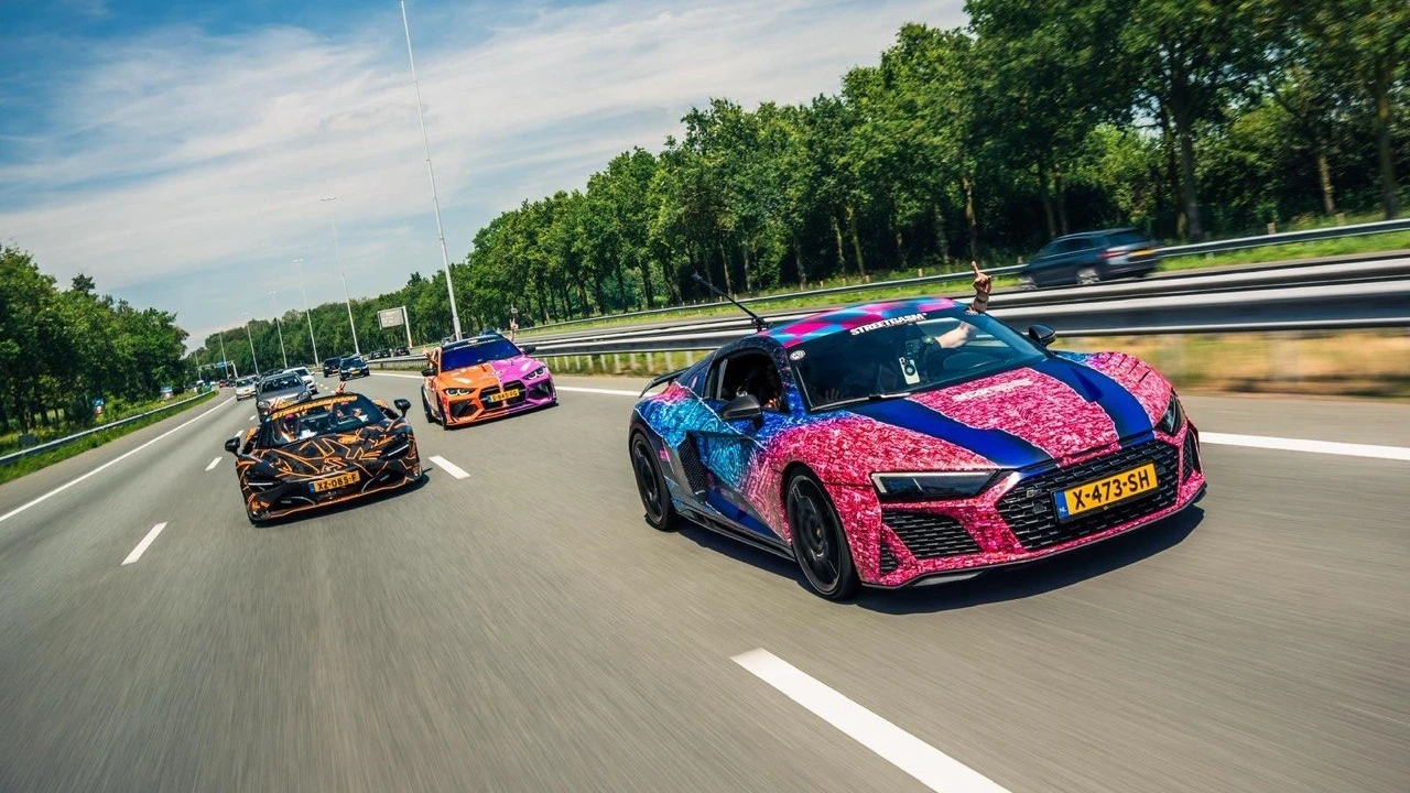 Audi R8 Black Onyx custom livery wrap — op de snelweg — FRD × WMR
