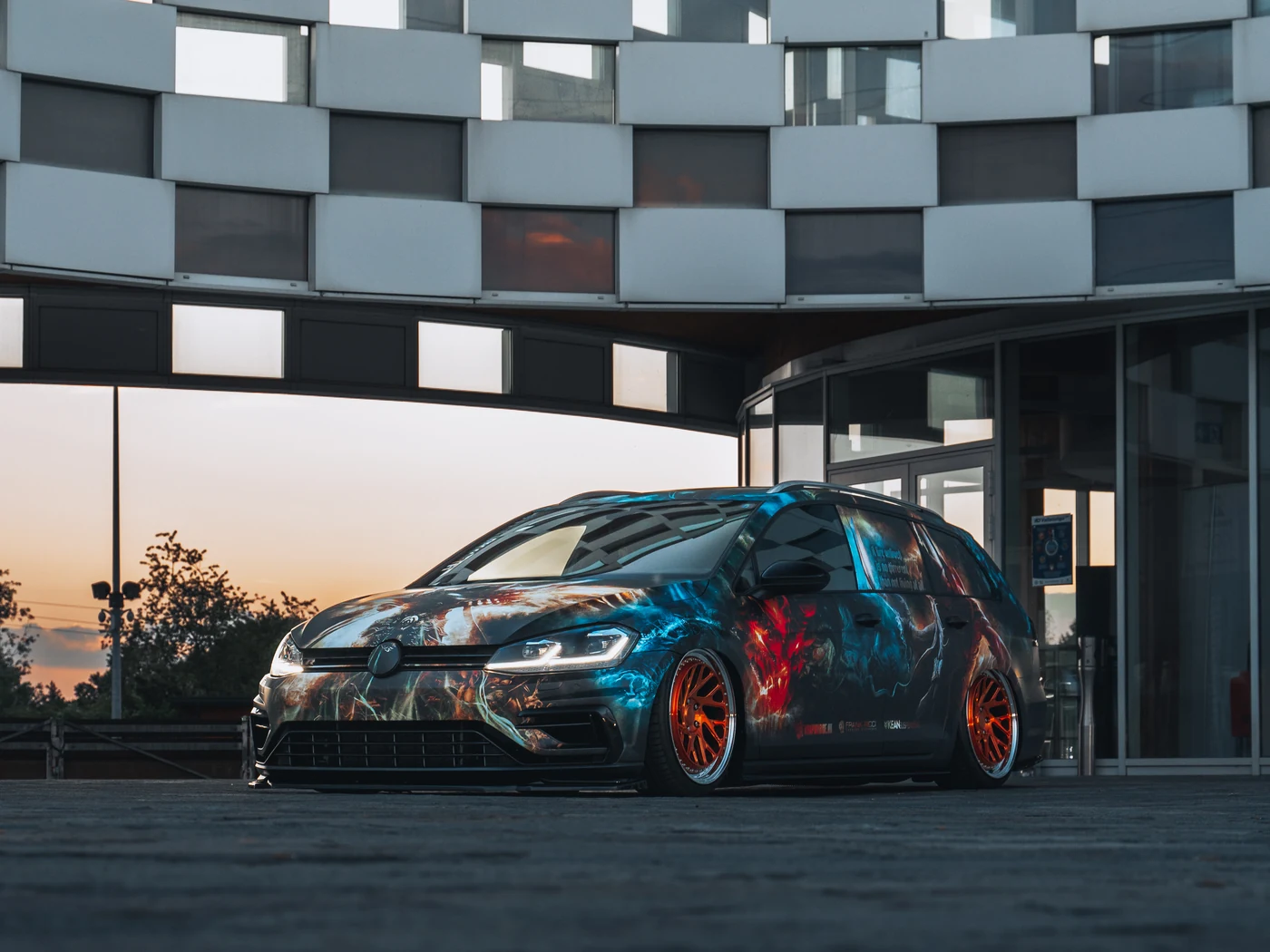 VW Golf R Variant Diablow dark livery — zijkant — FRD × WMR