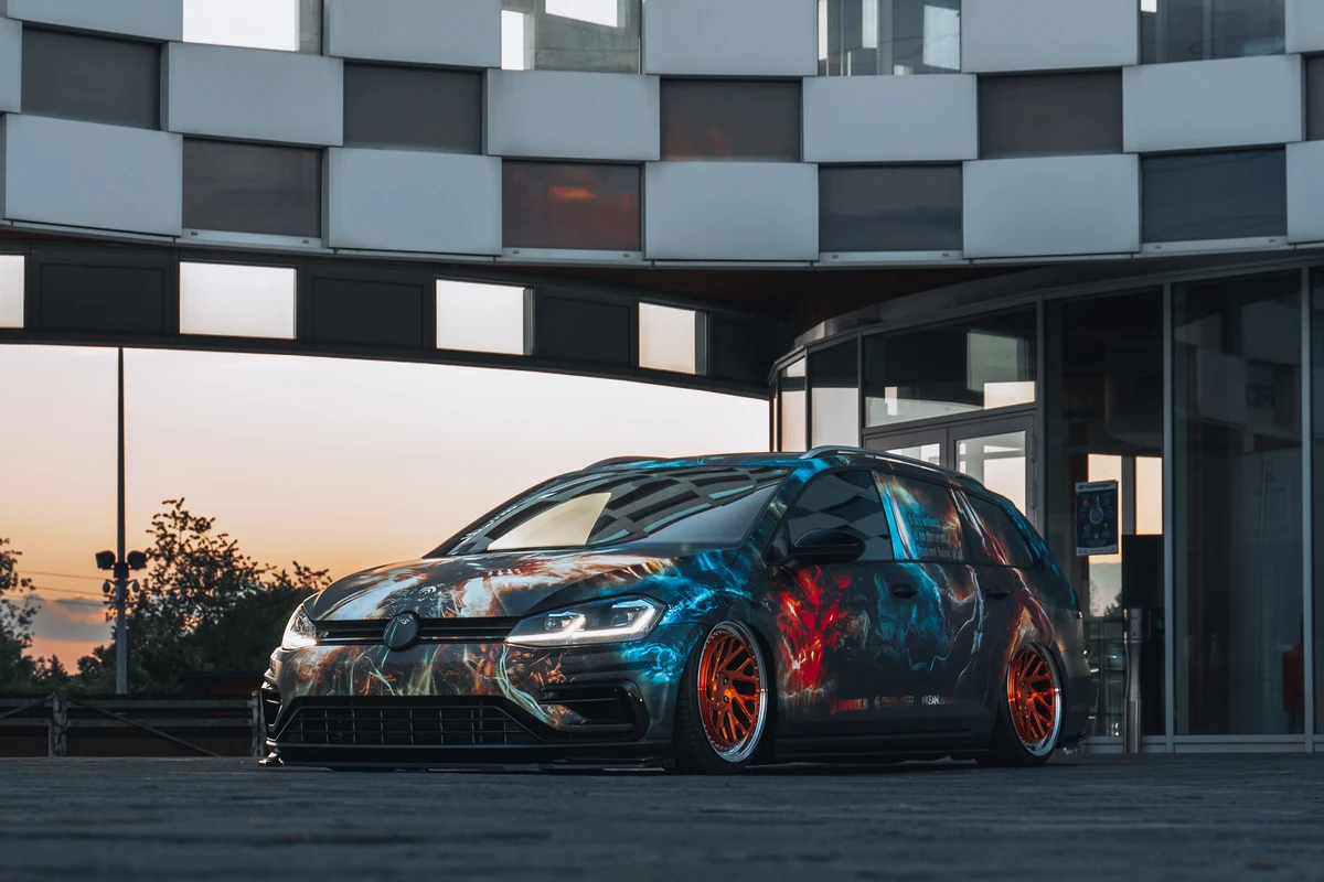 VW Golf R Variant dark custom livery voor Diablow — Frank Ricci Design × WMR