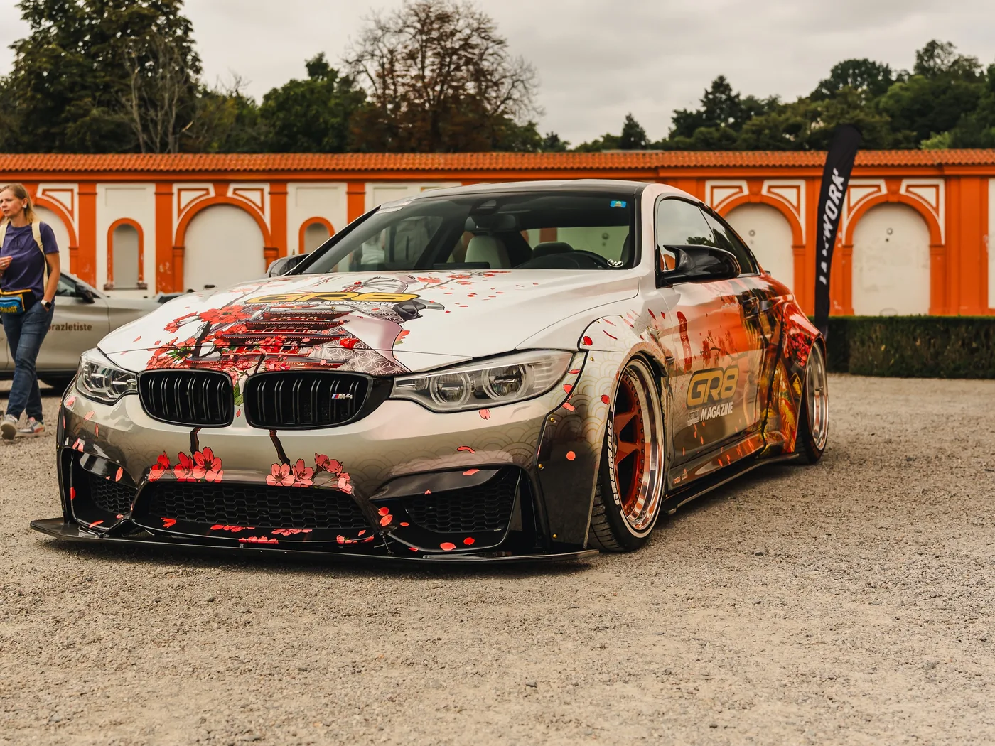 BMW M4 Liberty Walk GR8 Magazine Japanse custom livery — voorkant — FRD × WMR
