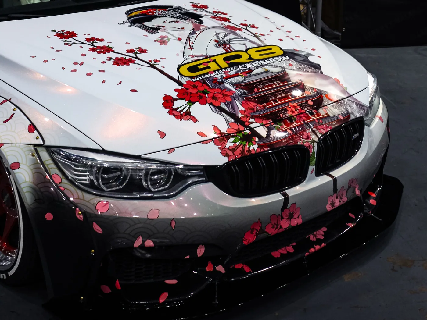 BMW M4 Liberty Walk GR8 Magazine Japanse custom livery — motorkap — FRD × WMR