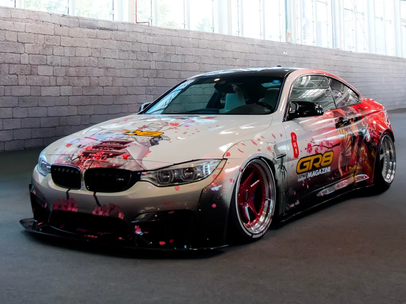 BMW M4 Liberty Walk GR8 Magazine Japanse custom livery — driekwart — FRD × WMR