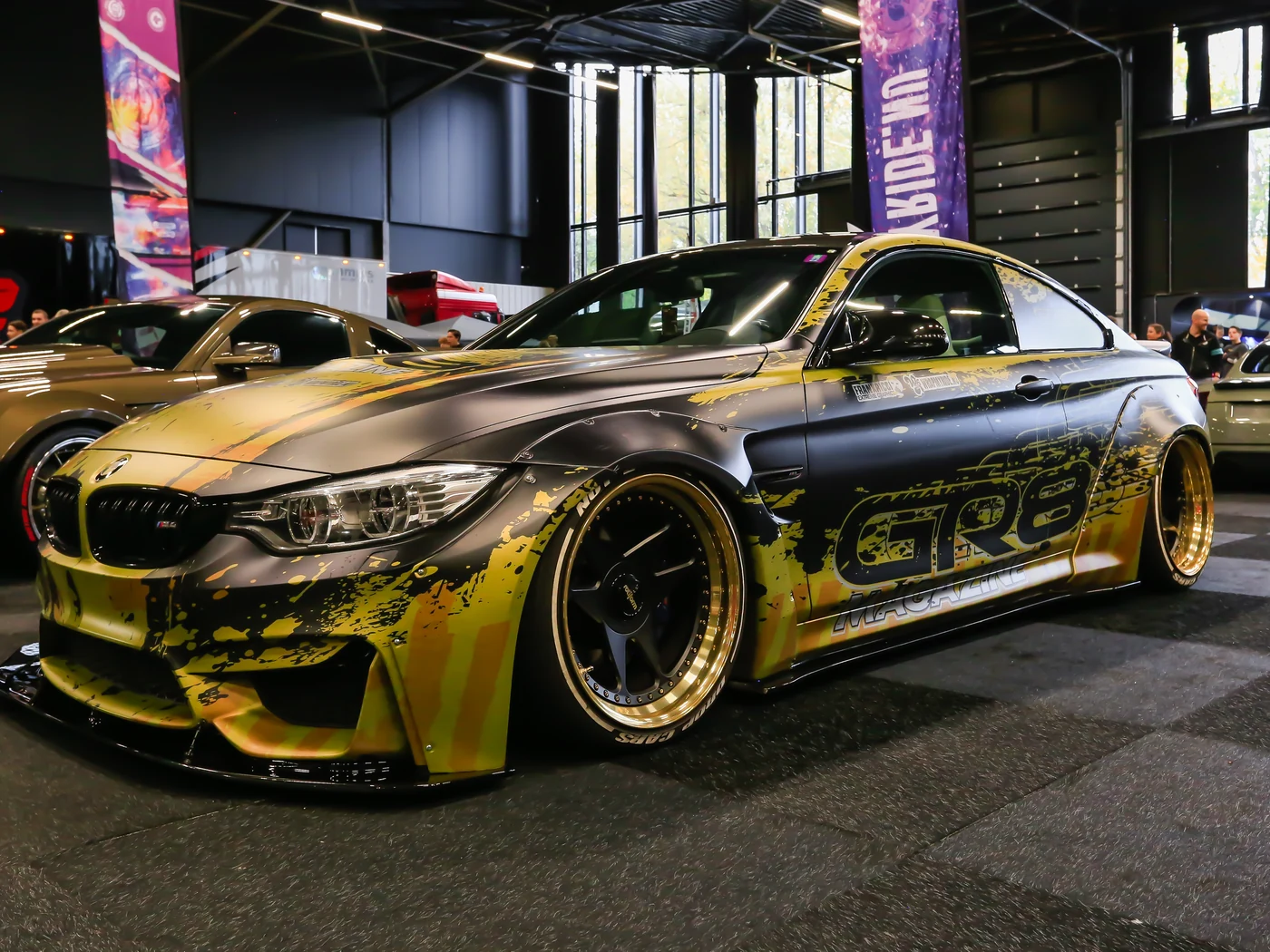 BMW M4 Liberty Walk custom livery — zijkant — FRD × WMR