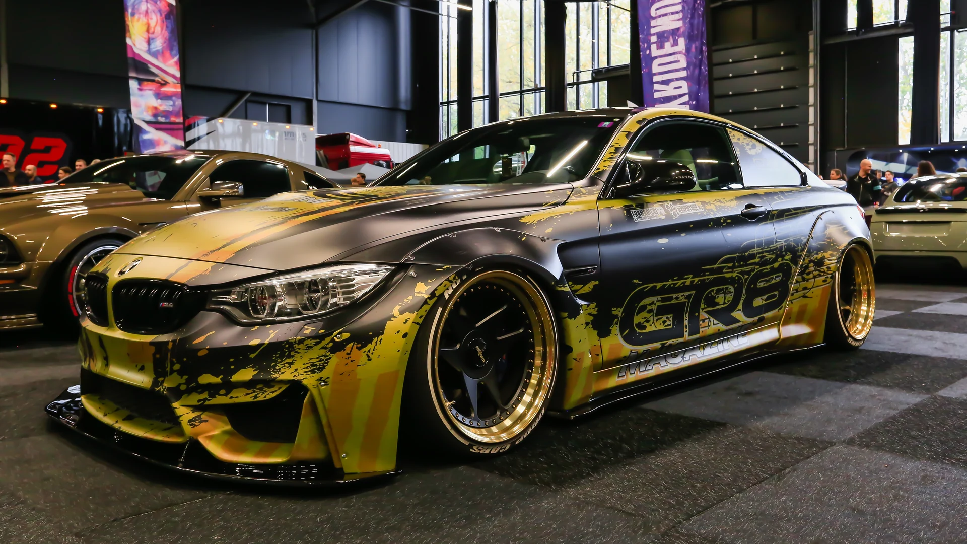 BMW M4 Liberty Walk custom race livery voor GR8 Magazine — Frank Ricci Design × Wrap My Ride