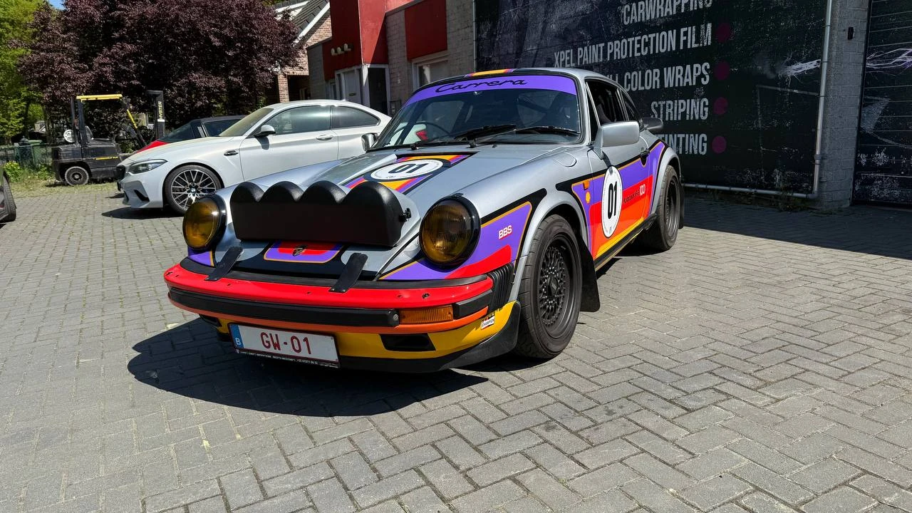 Porsche 911 Carrera Kodak custom livery wrap — voorkant met verstralers — FRD × WMR
