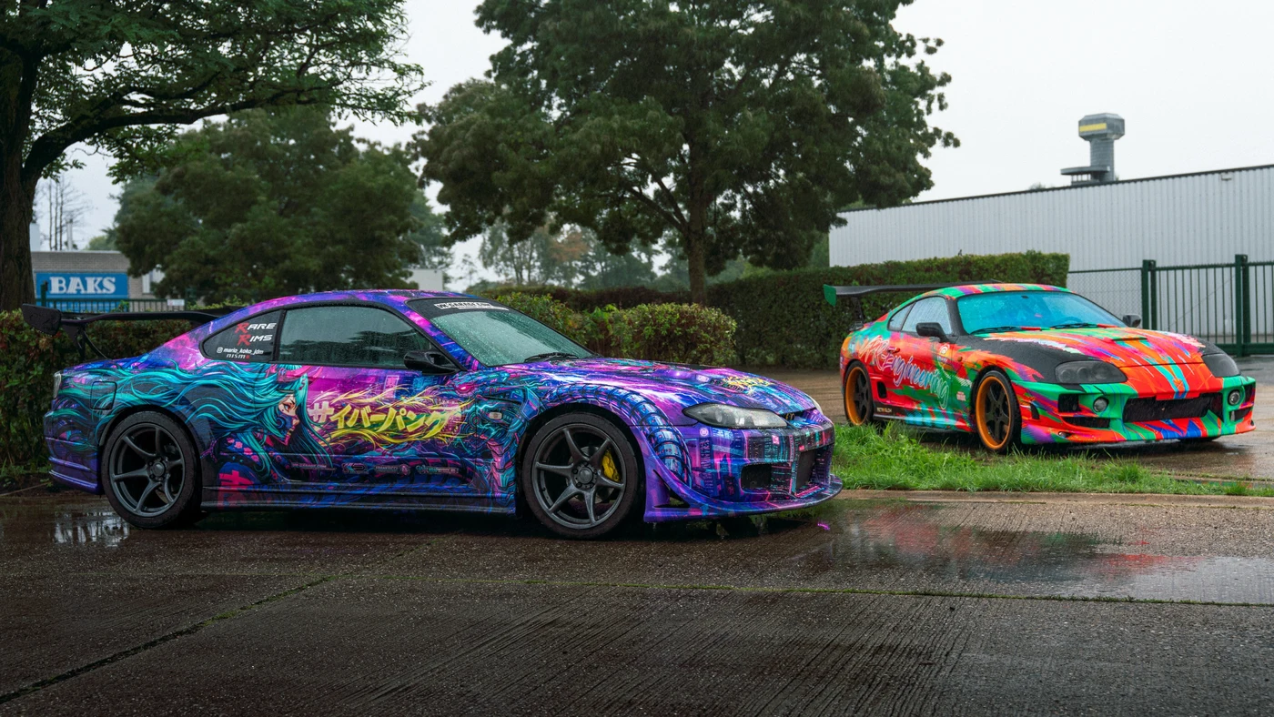 Nissan Silvia S15 cyberpunk custom livery wrap — zijkant naast de CyberSupra — FRD × WMR