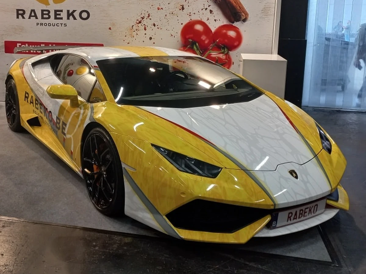 Lamborghini Huracán Rabeko custom livery wrap — voorkant op de beurs — FRD × WMR