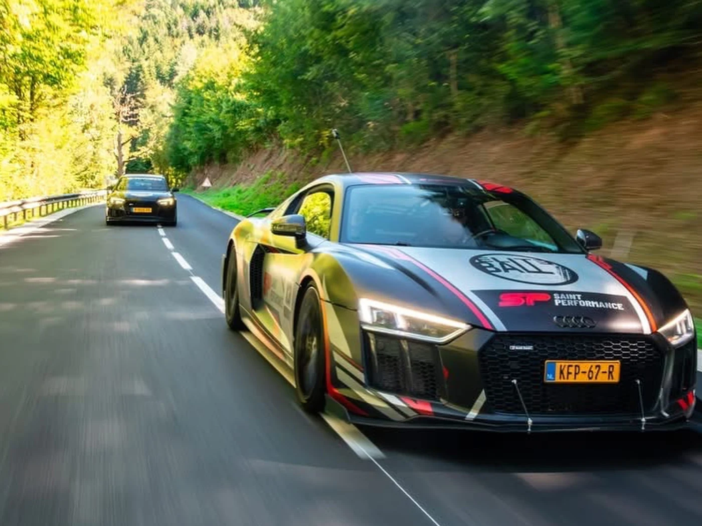 Audi R8 wrap Saint Performance custom racing livery — op de weg — FRD × WMR