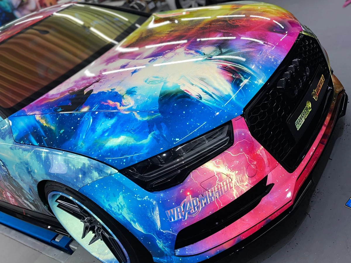 Audi A7 The A7venger custom livery wrap — motorkap en voorbumper in de werkplaats — FRD × WMR
