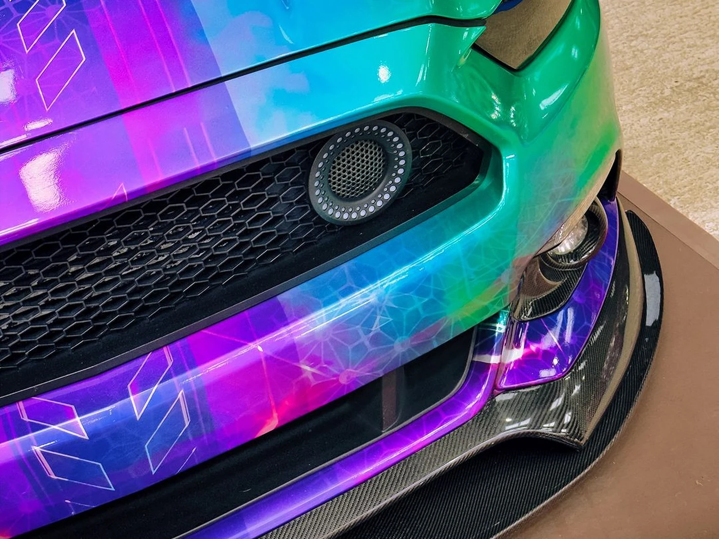 Ford Mustang Uni.C.Porn livery — voorkant — FRD × WMR