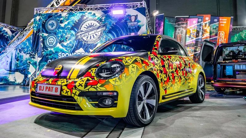 VW Beetle graffiti custom livery by Frank Ricci Design × WMR